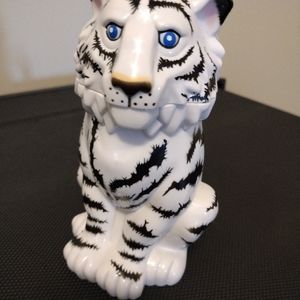 Ringling Bros Barnum & Bailey Plastic Hinged White Tiger Drinking Cup